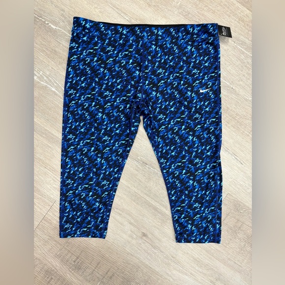 Nike Dri-Fit Capri Leggings - Size 2X - Picture 1 of 3